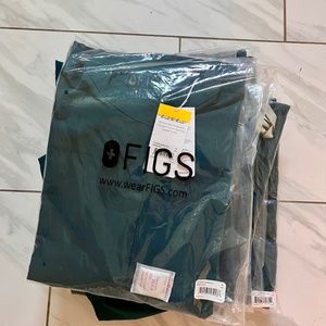 1 set figs scrubs XL